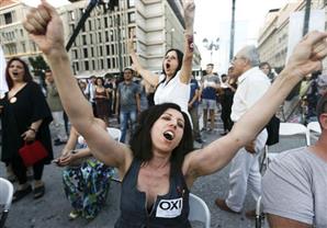 اليونانيون يرفضون شروط الدائنين، ووزير المالية يستقيل