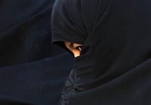 تشويه الوجه.. عقاب فتيات أفغانستان على الذهاب إلى المدرسة