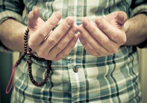 علي جمعة: يشرح حكم الذكر على السبحة