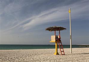 أب يترك ابنته تغرق في دبي حتى لا يلمسها رجل غريب