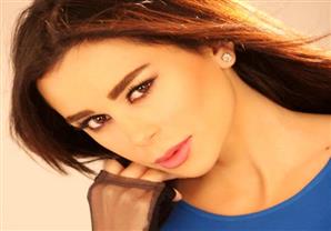 ساندرا تعود لاسمها الحقيقي وللساحة الفنية بـ"كرهني في عيشتي"