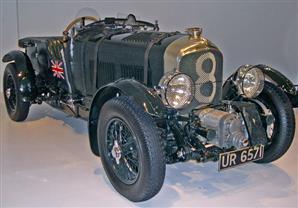 بالفيديو.. سيارات منذ الحرب العالمية الأولى لا تزال تنافس حتى الآن!