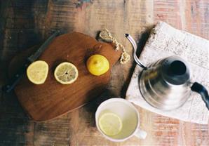 7 أسباب هامة تجعلك تتناول الماء بالليمون على الريق