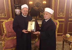 درع القدس لمفتي الجمهورية تقديرًا لدوره في دعم قضية القدس