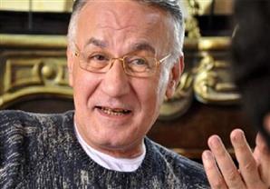 بالفيديو .. عزت أبو عوف نافيًا شائعة وفاته: "حالتي في تحسن الحمد لله"