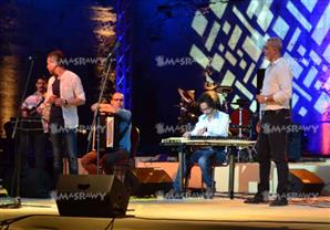 بالصور- "عمدان النور" تحيي حفلاً غنائياً في محكى القلعة