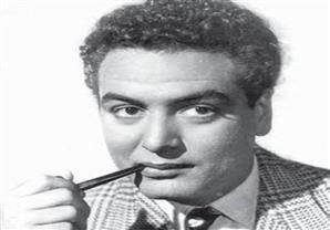 صورة نادرة لمحمد فوزي يتوسط شقيقته وزوجته "فاتنة المعادي"