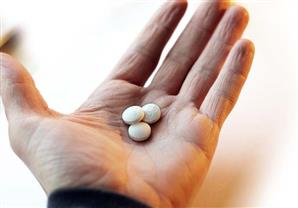 قرص واحد من هذا الدواء يحميك من سرطان القولون.. اكتشف