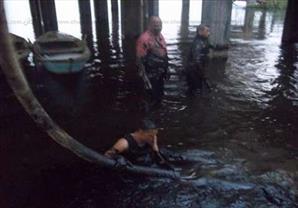 البيئة: استمرار شفط المازوت من مياه النيل وتشكيل لجنة للتحقيق في الواقعة