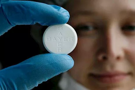 لمرضى القلب.. طبيب يوضح أضرار إيقاف أدوية السيولة بدون وصفة الطبيب