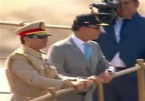 السيسي يصل للمنصة الرئيسية ليشهد حفل افتتاح قناة السويس الجديدة 