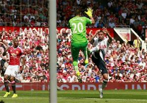 بالفيديو- تصديات رائعة في الظهور الأول لسيرجيو روميرو مع اليونايتد