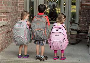 أهم ما يلزم الطفل في أول اليوم الدراسي