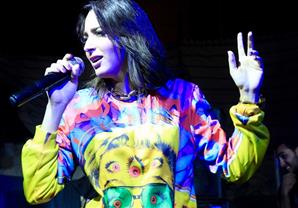 بالصور- ساندي تُشعل مسرح السلام بالإسكندرية على مدار ساعتين