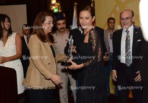 بالصور.. تكريم نيللي كريم واحمد وفيق والعدل في مؤتمر "اختار حياتك"