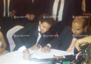 بالفيديو- فرقة مسرح مصر تشارك علي ربيع الرقص في حفل زفافه