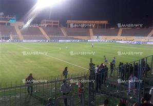 بالفيديو- التنظيم السيء يتسبب في تأخر انطلاق نهائي الكأس