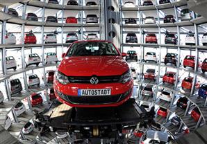 اسهم فولكس فاجن تهوي بعد اتساع فضيحة الانبعاثات 