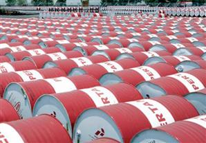 النفط يصل لأعلى مستوى منذ منتصف 2015 بعد اتفاق خفض الإنتاج