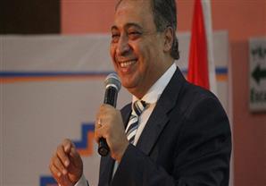 8 مشاهد على هامش زيارة وزير الصحة للسويس.. "أنا دكتور مش مهندس!"