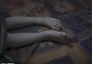 كيف يقضى أطفال اللاجئين لياليهم؟ (صور)