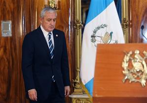 تنحي رئيس جواتيمالا إثر صدور مذكرة توقيف بحقه