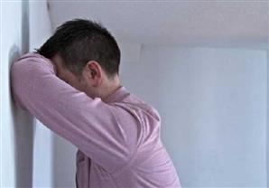 طالب صيدلة يحاول الانتحار بتناول مادة سامة بسبب الامتحان