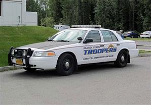 امرأة تنقذ زوجها من الشرطة علي طريقتها الخاصة