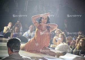 بالصور.. صوفينار تتحدي برودة الجو وتقدم خمس رقصات استعراضية بحفل رأس السنة 