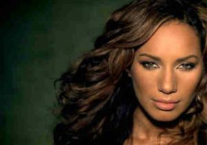 المطربة البريطانية ليونا لويس تحيي حفل الكرة الذهبية للفيفا