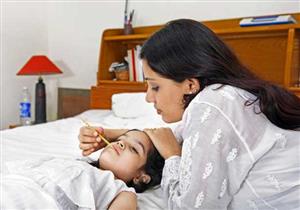 هل تختلف أعراض الحمى بين البالغين والأطفال؟