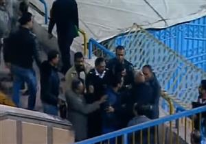 بالفيديو- كر وفر واشتباكات في مباراة المصري والاتحاد