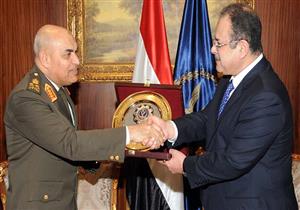 وزير الدفاع يهنئ وزير الداخلية بمناسبة الاحتفال بعيد الشرطة- (صور)