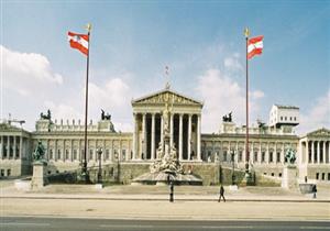 النمسا: البرلمان يدعو إلى انتخابات برلمانية مبكرة