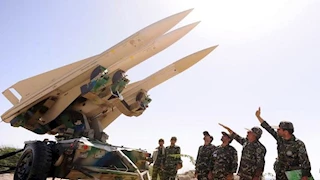 إيران تكشف عن صاروخ جديد.. ووزير دفاعها: القواعد الأمريكية هدف لنا إذا تعرضنا للاعتداء