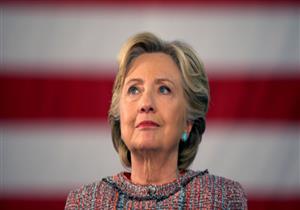 عملاء "إف بي آي" يتفقون "بالإجماع" على سحب التصاريح الأمنية من كلينتون