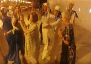 بالفيديو-سياح يرقصون علي أغنية "مصر يا غالية يا أم الدنيا" ببورسعيد