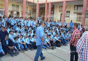 إضراب معلمي مدرسة ببورسعيد عن العمل احتجاجاً علي إهانة المحافظ