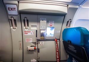 أكثر وسائل النقل الآمنة.. هل يمكن فتح باب الطائرة من الداخل أثناء الإقلاع؟