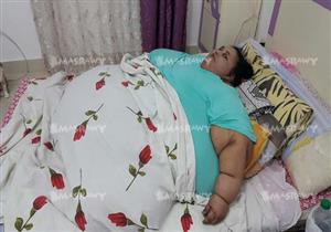 بالصور - حكاية بنت اسمها "إيمان"..عمرها 36 عامًا ووزنها نصف طن!