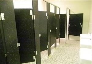 هل سألت نفسك من قبل لماذا تكون أبواب "دورات المياه" قصيرة!