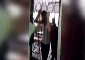 بالفيديو - بلطجية يقتحمون إحدى مدارس "الخصوص" بالأسلحة البيضاء 