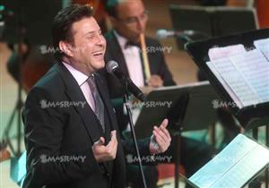 بالصور.. جمهور "الموسيقى العربية" يتفاعل مع أغاني هاني شاكر بالتصفيق والغناء