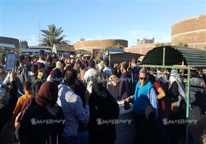 بالصور- فى جنازة شعبية مهيبة.. "البسطاء" فى وداع "الساحر" بالإسكندرية