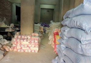 ضبط مخزن سري للسلع الغذائية داخل متجر أحذية في المنيا