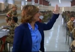 مفاجأة لميس الحديدي بعد رد الجنود على سؤالها بشأن الخدمة في سيناء؟