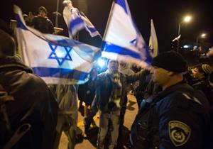 وزير إسرائيلي يتعرض لهجوم من محتجين غاضبين في نقطة استيطانية 