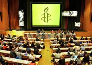 منظمة العفو الدولية: انتهاك حقوق العاملين في حقول نخيل الزيت في إندونيسيا