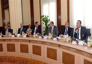 رئيس الوزراء يكلف المحافظين: راقبوا الأسواق وزيادة تعريفة المواصلات لا تتعدى 15%