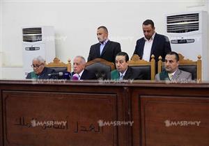 تأجيل إعادة محاكمة بديع و36 آخرين في "غرفة عمليات رابعة" إلى 3 ديسمبر